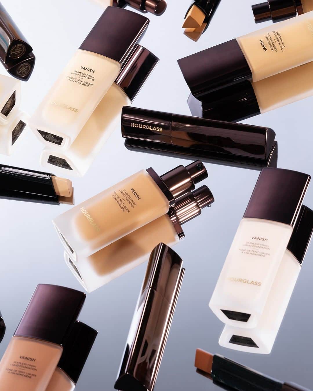 のインスタグラム：「Avec Vanish, les pores s'évanouissent !  Le fond de teint liquide ultra concentré ou le fond de teint stick @hourglasscosmetics donnent à votre peau un teint parfait en un instant.」