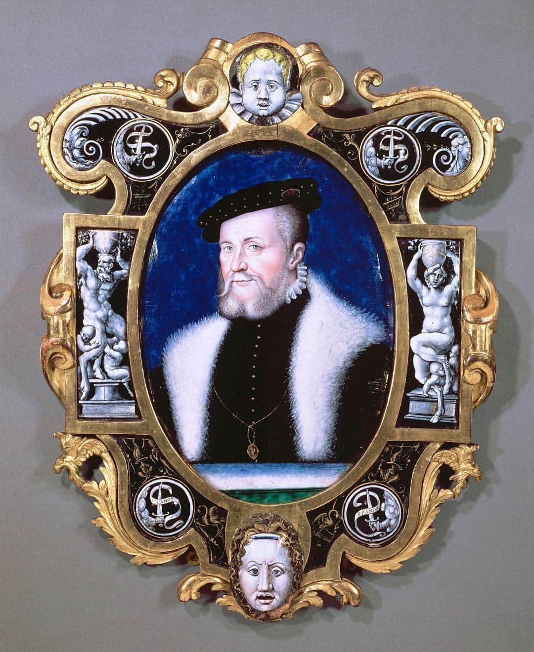 ルーブル美術館さんのインスタグラム写真 - (ルーブル美術館Instagram)「. 🇫🇷Le connétable Anne de Montmorency vous souhaite une #BonneSemaine !  _ ✍️Premier émail peint à être retenu pour le musée lors des saisies révolutionnaires, ce portrait du connétable Anne de Montmorency (1493-1567), ami des rois François Ier (1494-1547) et Henri II (1519-1559) qui fit construire le château d'Ecouen, est un des chefs-d'œuvre de Léonard Limosin, l'émailleur du roi. Il s'agit ici de l'une des créations les plus remarquables de l'émaillerie de Limoges et de la Renaissance française. _ 🧐Limosin a admirablement rendu la vivacité des yeux bleus du connétable. Le béret noir est orné d'une enseigne en or. Il porte le pendentif de l'ordre de Saint-Michel sur un justaucorps noir orné de petits boutons et de broderies grises à décor de moresques. Un manteau noir garni de fourrure d'hermine couvre ses épaules. Il est placé derrière une balustrade verte à la partie supérieure blanche. __________ 🌍The constable Anne de Montmorency wishes you a #GoodWeek !  _ ✍️This masterly portrait by the royal enameler Léonard Limosin was the first enamel painting designated for the new Louvre museum during the Revolutionary seizures. High Constable Anne de Montmorency (1493-1567), for whom the castle at Ecouen was built, was a confidant of the monarchs François I (1494-1547) and Henri II (1519-59). This is one of the finest examples of Limoges enamelwork dating from the French Renaissance _ 🧐Limosin has rendered his lively blue eyes with remarkable skill. The High Constable's black beret is adorned with a gold badge, and he wears the pendant of the French Order of St Michael over a black jerkin adorned with tiny buttons and gray moresque embroidery. A black, ermine-lined cloak covers his shoulders. He is standing behind a green balustrade topped by a white railing. _ 📸© RMN - Grand Palais (Musée du Louvre) / Stéphane Maréchalle . . . #Louvre #LouvreMuseum #MuseeDuLouvre」4月8日 19時38分 - museelouvre