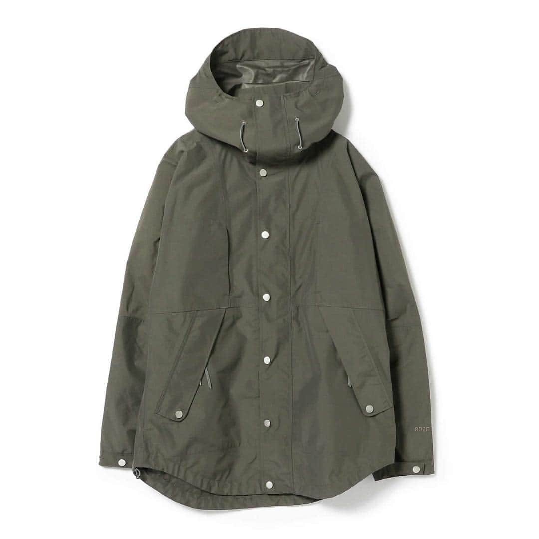 のインスタグラム：「【nonnative】 HIKER HOODED JACKET NYLON RIPSTOP WITH GORE-TEX(R) 2L for (GS) . ＜nonnative＞へ＜B印 ヨシダ＞が別注した特別なエクスクルーシブコレクション。肩、脇にゆとりのあるデザインのマウンテンパーカー。 軽量ながら防水、防風、透湿性に優れた"GORE-TEX 2L"を使用しているところが特徴です。 インラインとは違いRIPSTOP生地を採用し、単色で仕上げました。 . PRICE：￥84,800+TAX . #bjirushiyoshida #B印YOSHIDA #代官山#daikanyama #TOKYO #BEAMS #ビームス#비지루시요시다 #도쿄 #다이칸야마 #빔스#빔즈 #포터 #데일리룩 #백팩 #b印yoshidalineup#nonnative #GS #旅行#travel」