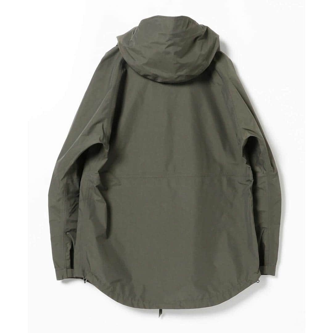 B JIRUSHI YOSHIDAさんのインスタグラム写真 - (B JIRUSHI YOSHIDAInstagram)「【nonnative】 HIKER HOODED JACKET NYLON RIPSTOP WITH GORE-TEX(R) 2L for (GS) . ＜nonnative＞へ＜B印 ヨシダ＞が別注した特別なエクスクルーシブコレクション。肩、脇にゆとりのあるデザインのマウンテンパーカー。 軽量ながら防水、防風、透湿性に優れた"GORE-TEX 2L"を使用しているところが特徴です。 インラインとは違いRIPSTOP生地を採用し、単色で仕上げました。 . PRICE：￥84,800+TAX . #bjirushiyoshida #B印YOSHIDA #代官山#daikanyama #TOKYO #BEAMS #ビームス#비지루시요시다 #도쿄 #다이칸야마 #빔스#빔즈 #포터 #데일리룩 #백팩 #b印yoshidalineup#nonnative #GS #旅行#travel」4月8日 19時39分 - bjirushiyoshida