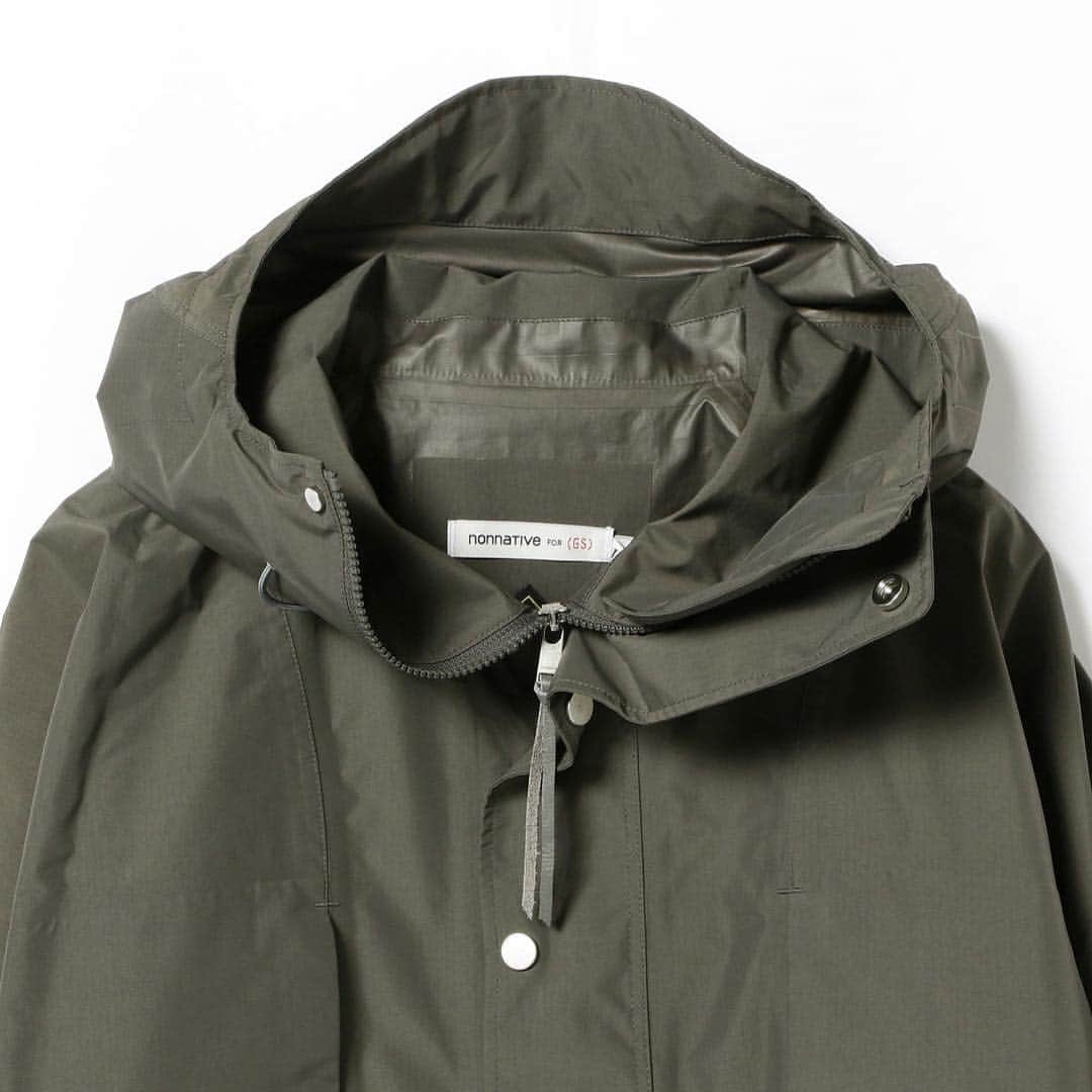 B JIRUSHI YOSHIDAさんのインスタグラム写真 - (B JIRUSHI YOSHIDAInstagram)「【nonnative】 HIKER HOODED JACKET NYLON RIPSTOP WITH GORE-TEX(R) 2L for (GS) . ＜nonnative＞へ＜B印 ヨシダ＞が別注した特別なエクスクルーシブコレクション。肩、脇にゆとりのあるデザインのマウンテンパーカー。 軽量ながら防水、防風、透湿性に優れた"GORE-TEX 2L"を使用しているところが特徴です。 インラインとは違いRIPSTOP生地を採用し、単色で仕上げました。 . PRICE：￥84,800+TAX . #bjirushiyoshida #B印YOSHIDA #代官山#daikanyama #TOKYO #BEAMS #ビームス#비지루시요시다 #도쿄 #다이칸야마 #빔스#빔즈 #포터 #데일리룩 #백팩 #b印yoshidalineup#nonnative #GS #旅行#travel」4月8日 19時39分 - bjirushiyoshida
