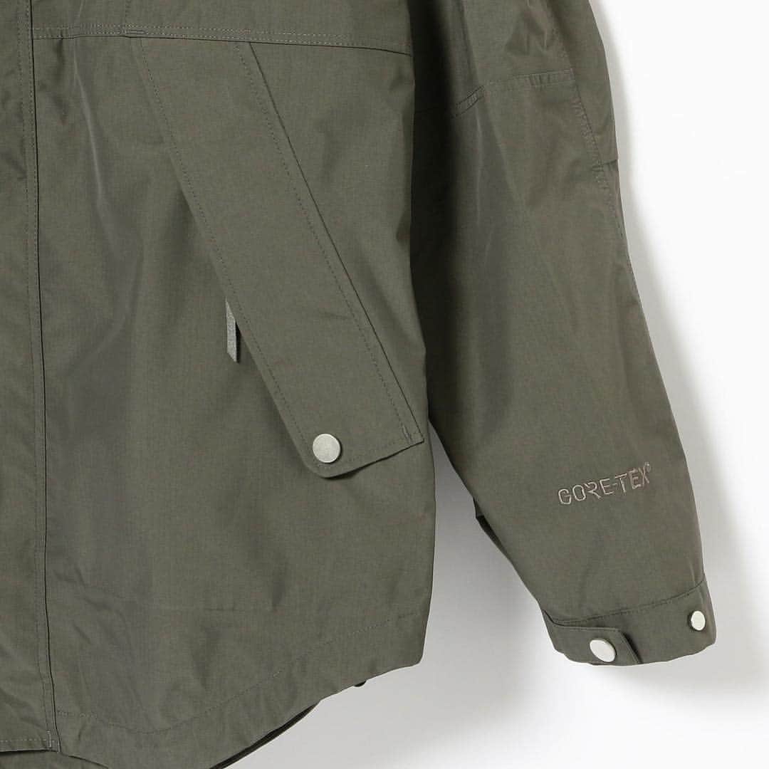 B JIRUSHI YOSHIDAさんのインスタグラム写真 - (B JIRUSHI YOSHIDAInstagram)「【nonnative】 HIKER HOODED JACKET NYLON RIPSTOP WITH GORE-TEX(R) 2L for (GS) . ＜nonnative＞へ＜B印 ヨシダ＞が別注した特別なエクスクルーシブコレクション。肩、脇にゆとりのあるデザインのマウンテンパーカー。 軽量ながら防水、防風、透湿性に優れた"GORE-TEX 2L"を使用しているところが特徴です。 インラインとは違いRIPSTOP生地を採用し、単色で仕上げました。 . PRICE：￥84,800+TAX . #bjirushiyoshida #B印YOSHIDA #代官山#daikanyama #TOKYO #BEAMS #ビームス#비지루시요시다 #도쿄 #다이칸야마 #빔스#빔즈 #포터 #데일리룩 #백팩 #b印yoshidalineup#nonnative #GS #旅行#travel」4月8日 19時39分 - bjirushiyoshida