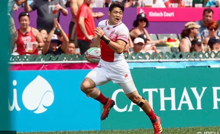 のインスタグラム：「Day3 Hong Kong7s🐉 vs Wales🏴󠁧󠁢󠁷󠁬󠁳󠁿 38 - 7✅ vs Kenya🇰🇪 21 - 12✅ vs Scotland🏴󠁧󠁢󠁳󠁣󠁴󠁿 24 - 26❎ 2勝1敗で最終順位が10位でした！WSで勝利したときの喜びは格別！支えてもらった方々やセブンズの仲間にいい報告ができそうです👍 次のシンガポール🇸🇬大会でもう一つ成長できるように頑張ります！応援よろしくお願いします🙇‍♂️ #hongkong7s #セブンズ #日本代表 #sevens #japan #rugby」