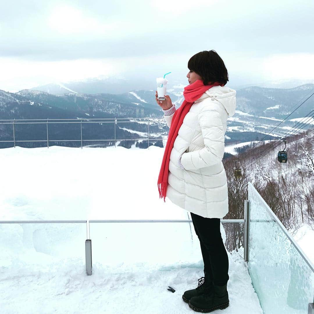 小瀬田麻由さんのインスタグラム写真 - (小瀬田麻由Instagram)「北海道の思い出part3 プールも入れたり、焼きマシュマロも出来た💕  #焼きマシュマロ #プール #北海道 #北海道のここがえーぞ #星野リゾート #トマム #アイスヴィレッジ #hoshinoresorts #icevillage #dance #gucci #drmartens」4月8日 19時46分 - kosetamayu