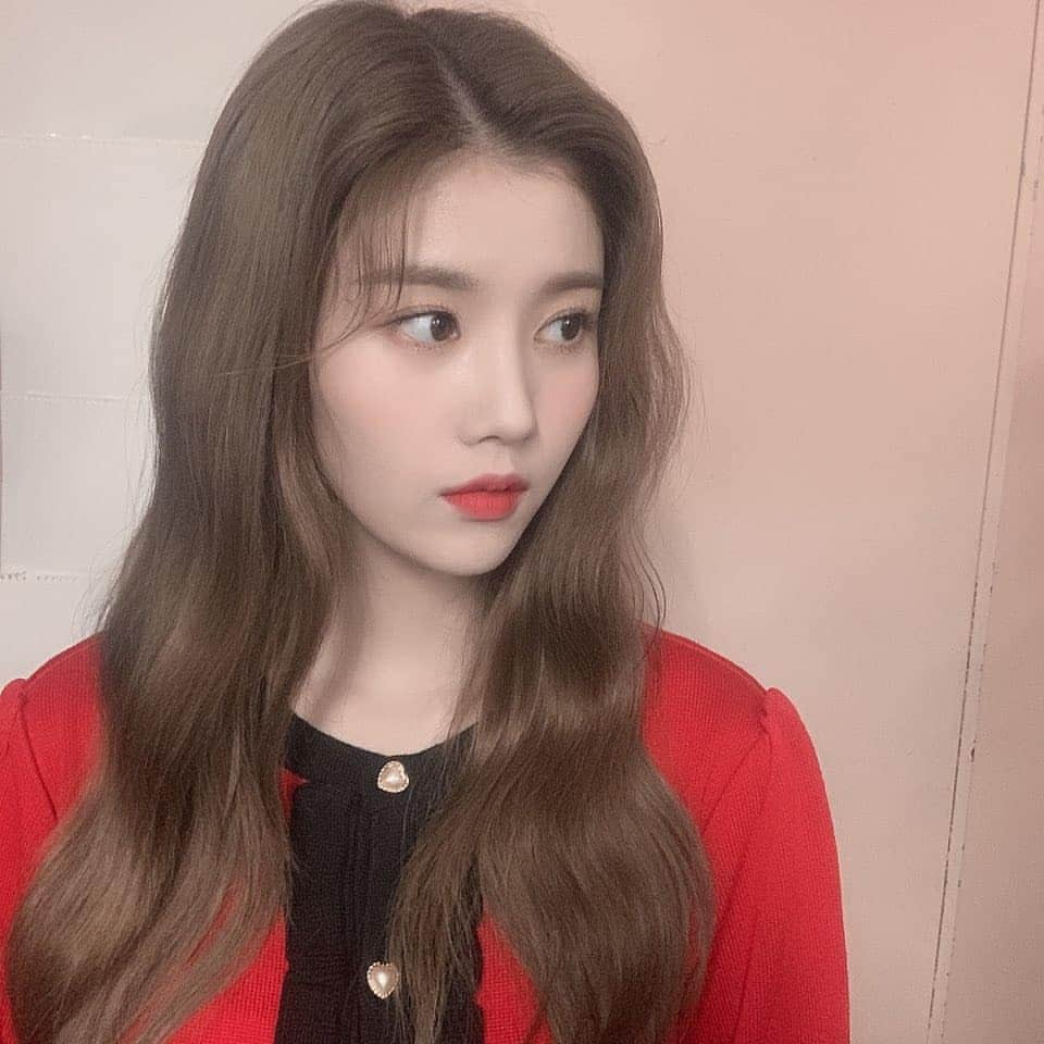 IZ*ONEさんのインスタグラム写真 - (IZ*ONEInstagram)「위즈원~ 푹 자고 밥 꼭 챙겨 먹고 만나요 ❤ ⠀⠀⠀ ウィズワン～ぐっすり眠て、ご飯もちゃんと食べて、また明日会いましょう❤ ⠀⠀⠀ #은비 #ウンビ #IZONE #아이즈원 #アイズワン」4月8日 19時48分 - official_izone