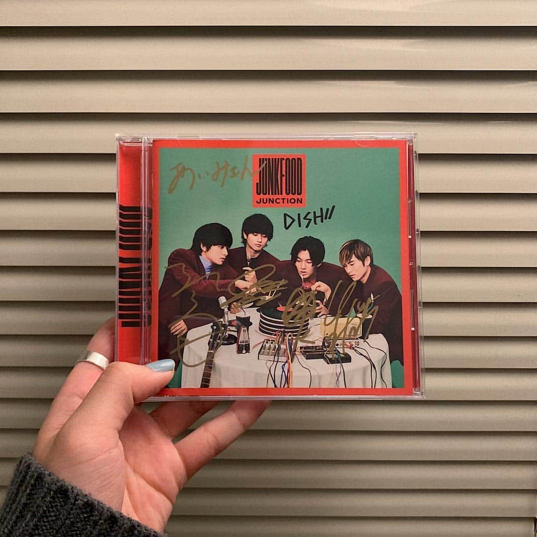 あいみょんさんのインスタグラム写真 - (あいみょんInstagram)「4月3日リリース  DISH//のNEW ALBUM - Junkfood Junction - 収録曲 「へんてこ」の作詞作曲を担当しました。 へんてこな恋のうた、聴いてください是非。 とても大好きな曲です心から。 2回目の楽曲提供、声かけてくれて本当にありがとう。 リリースおめでとう。対バンよろしくやで〜〜〜」4月8日 19時53分 - aimyon36