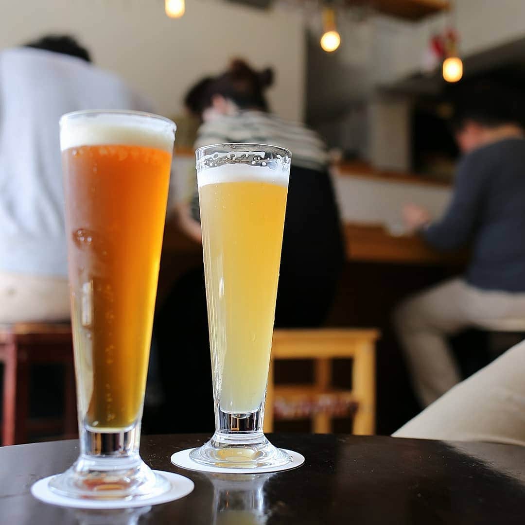 く～さんのインスタグラム写真 - (く～Instagram)「しみじみ美味しい♥️ カレーとビール🍛🍺 お店がリニューアルしてからは初めて。開店からほぼ満席です  2種がけのカレーに、ビールを2杯。2杯めのスタウトがカレーとよく合って美味❗ JULES VERNE COFFEEさんとコラボしたビールでした。かなり満たされました✨本当に美味しいものは幸せです♥️ #カレー #ビール #東京カレー #カレー部 #カレーライス #クラフトビール #中央線が好きだ #中央線グルメ #高円寺 #トコトコサケメグリ #飲酒タグラム #東京グルメ #オススメ #美味しい #アンドビール #curry #tokyogourmet #beer #craftbeer #yummyphotography #delicious #tokyobeer #外飲み #ビール好きな人と繋がりたい #igersjp」4月8日 20時00分 - cafecafecoo