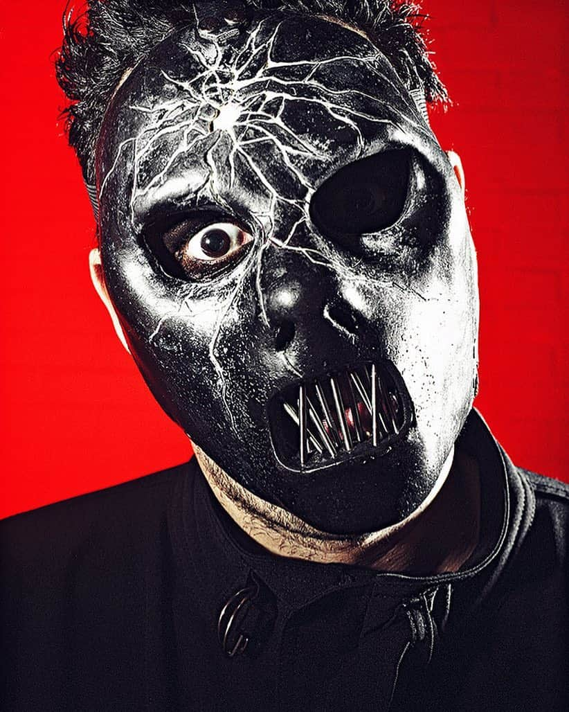 Kerrang!さんのインスタグラム写真 - (Kerrang!Instagram)「Today would have been Slipknot legend Paul Gray’s 47th birthday ♥️ Gone but never forgotten. Here’s to #2 📸: @paulharries」4月8日 20時00分 - kerrangmagazine_