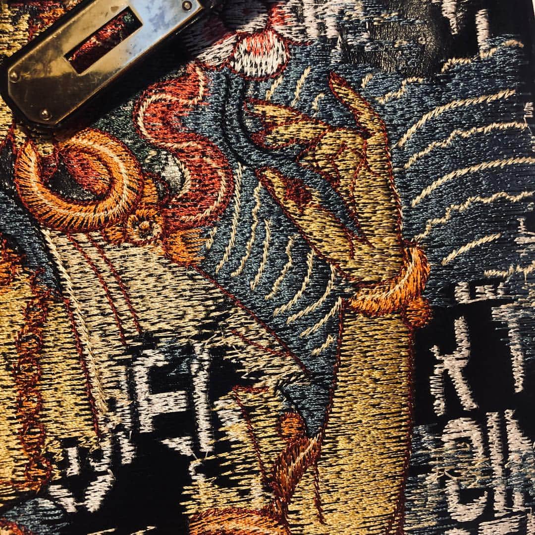 ジェイアーさんのインスタグラム写真 - (ジェイアーInstagram)「The Vintage Iconic Hermes Bag X Jay Ahr Embroidery Collection  Black Kelly Hermes Bag & Thangka Embroidery  #hermes #jayahr #jonathanriss #kelly #kellybag #hermes #embroidery #bagstrap #sustainable #tibet #sexpistols #art #tbcconsignment @chrissysayare」4月8日 20時09分 - _jay_ahr_