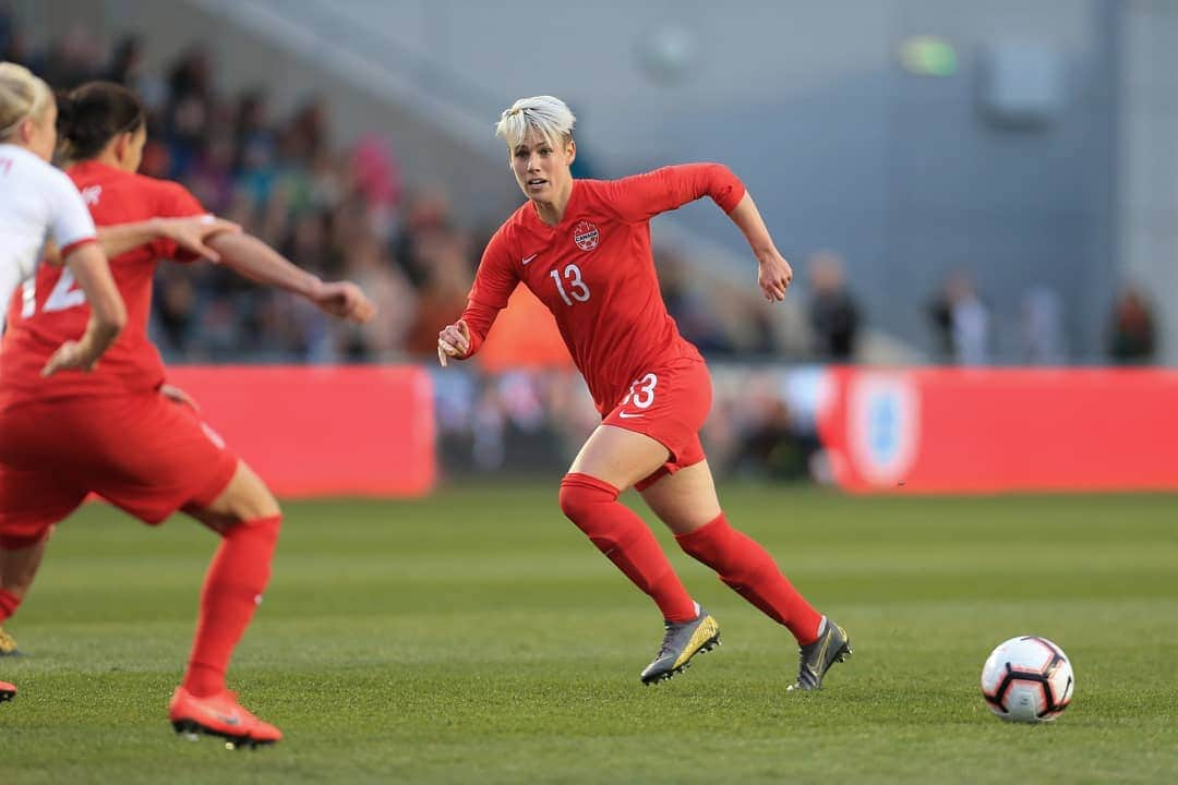 ソフィー・シュミットさんのインスタグラム写真 - (ソフィー・シュミットInstagram)「Just give it to Sinc... it's game day. 🍁 Vs 🇳🇬 #CanWNT #TNT #RoadToFrance」4月8日 20時20分 - sophieschmidt13