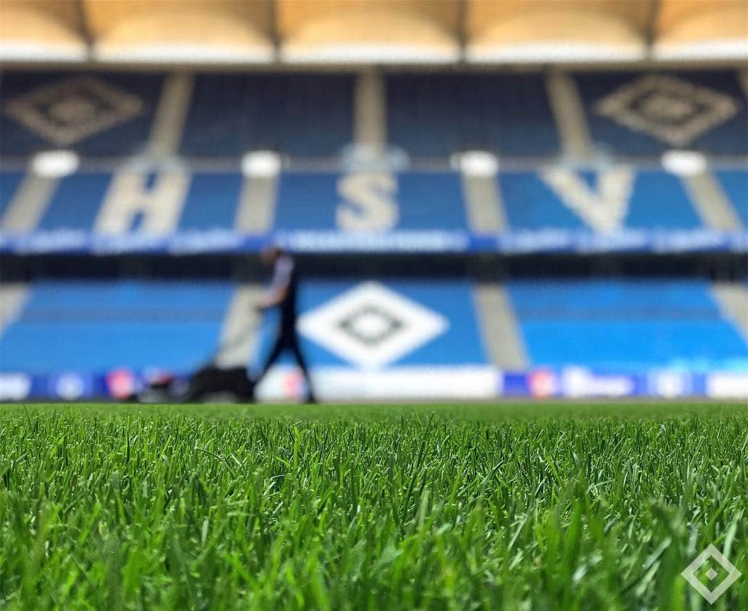 ハンブルガーSVさんのインスタグラム写真 - (ハンブルガーSVInstagram)「Die Vorbereitungen im #Volksparkstadion laufen auf Hochtouren 🌱✂️💯 Seid ihr heute Abend bei #HSVFCM auch dabei? 🏟 #nurderHSV #Heimspiel #Hamburg」4月8日 20時12分 - hsv