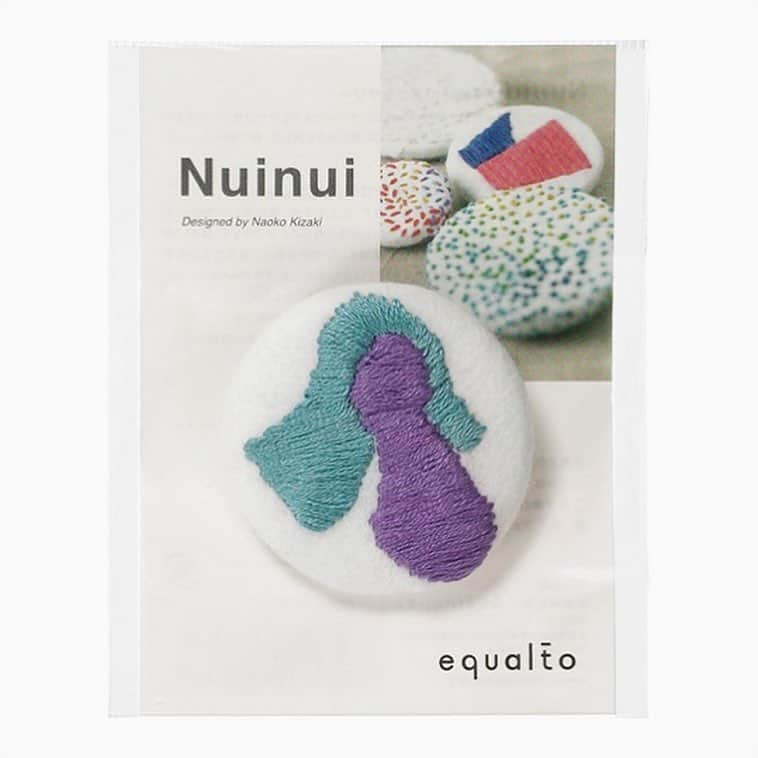 soarさんのインスタグラム写真 - (soarInstagram)「カラフルな刺繍が目を引くブローチ「Nuinui」は、NPO法人ディーセントワーク・ラボが運営するequaltoというブランドの商品の1つ🎨 「アワードの開催によって、デザイン案を募集することはもちろん、たくさんの人に「障害のある人のものづくり」に興味を持っていただけるのではないかとも考えました。実際にアワードを立ち上げると、なんと382点もの応募がきたのです」 https://soar-world.com/2018/05/23/nuinui/ ・ ・ 「soar(ソアー)」は、人の持つ可能性が広がる瞬間を捉え、伝えていくメディアです🕊✨☘ https://soar-world.com/ ・ ・ #soar_world #プロダクト #福祉 #福祉施設 #障害 #障害者 #障害児 #雑貨 #ブローチ #デザイン #アート #布小物 #東日本大震災 #仙台 #ブランド #働く #仕事 #ものづくり #手作業 #手作り #ハンドメイド #精神障害 #精神疾患 #カラフル #自由 #楽しい #安心 #得意 #好き #おしゃれ」4月8日 20時15分 - soar_world