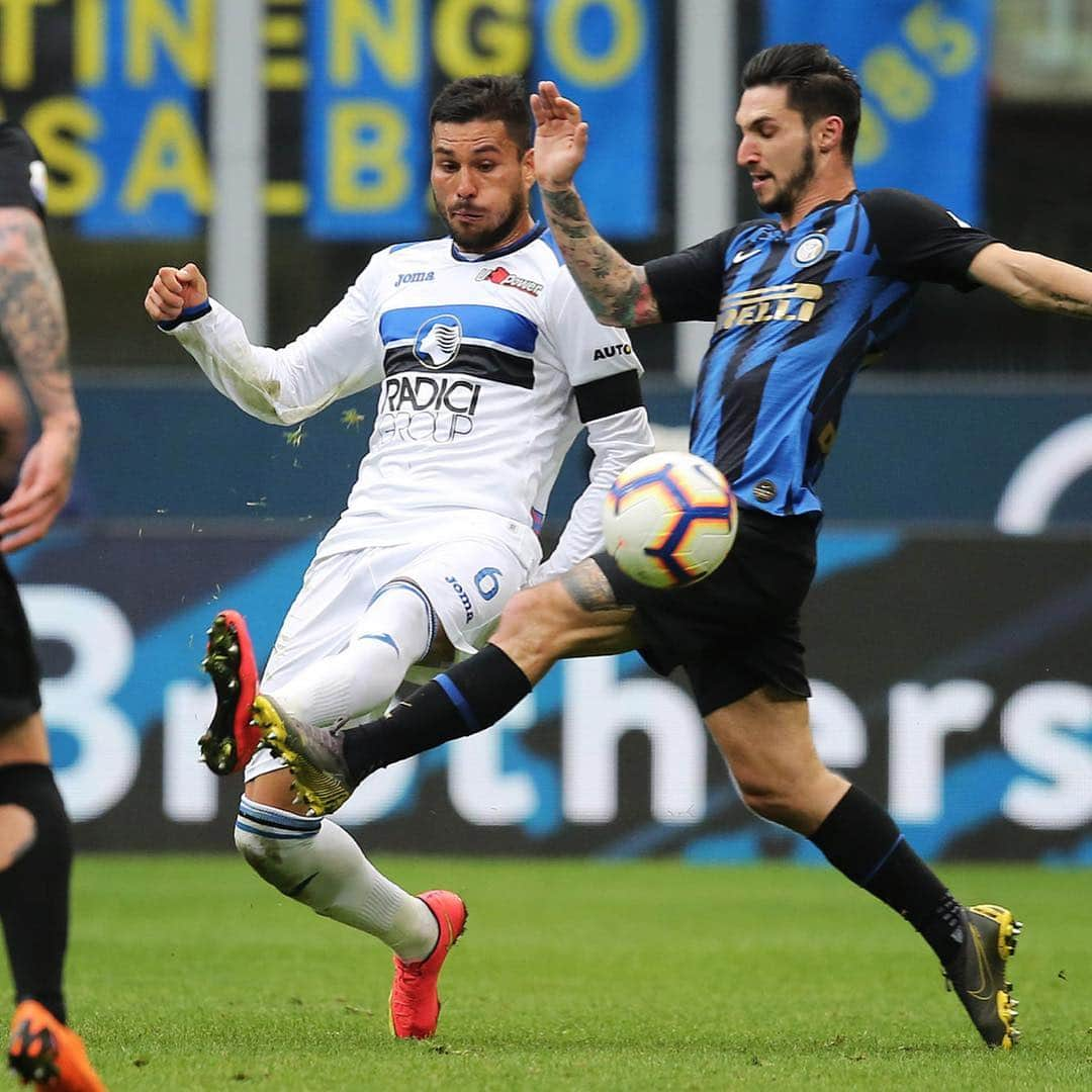 アタランタBCさんのインスタグラム写真 - (アタランタBCInstagram)「Grande gruppo, grande prestazione e ottimo punto conquistato al Meazza 💪🤝 #MondayMotivation 👊 #GoAtalantaGo ⚫️🔵 ~ #InterAtalanta #Atalanta #Bergamo #football #SerieATIM #calcio #forzaAtalanta」4月8日 20時26分 - atalantabc