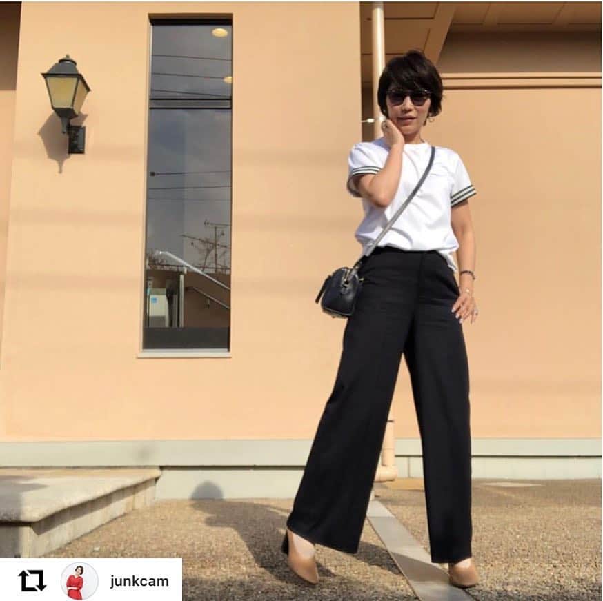 BORDERS at BALCONYのインスタグラム：「@junkcam さまが着用くださった カットソーTEE は #西武そごう @keytostyle_ss の限定商品です！白の他に、ブラック、グレーもあります。Tシャツだけれど、形がとても綺麗なので、ちょっと正式なところに行くときにも活用できます。今だけ、@keytostyle_ss でお買い求めできるので、ぜひ@keytostyle_ss　のアカウントにてチェックしてください！⁣⠀ ⁣⠀」