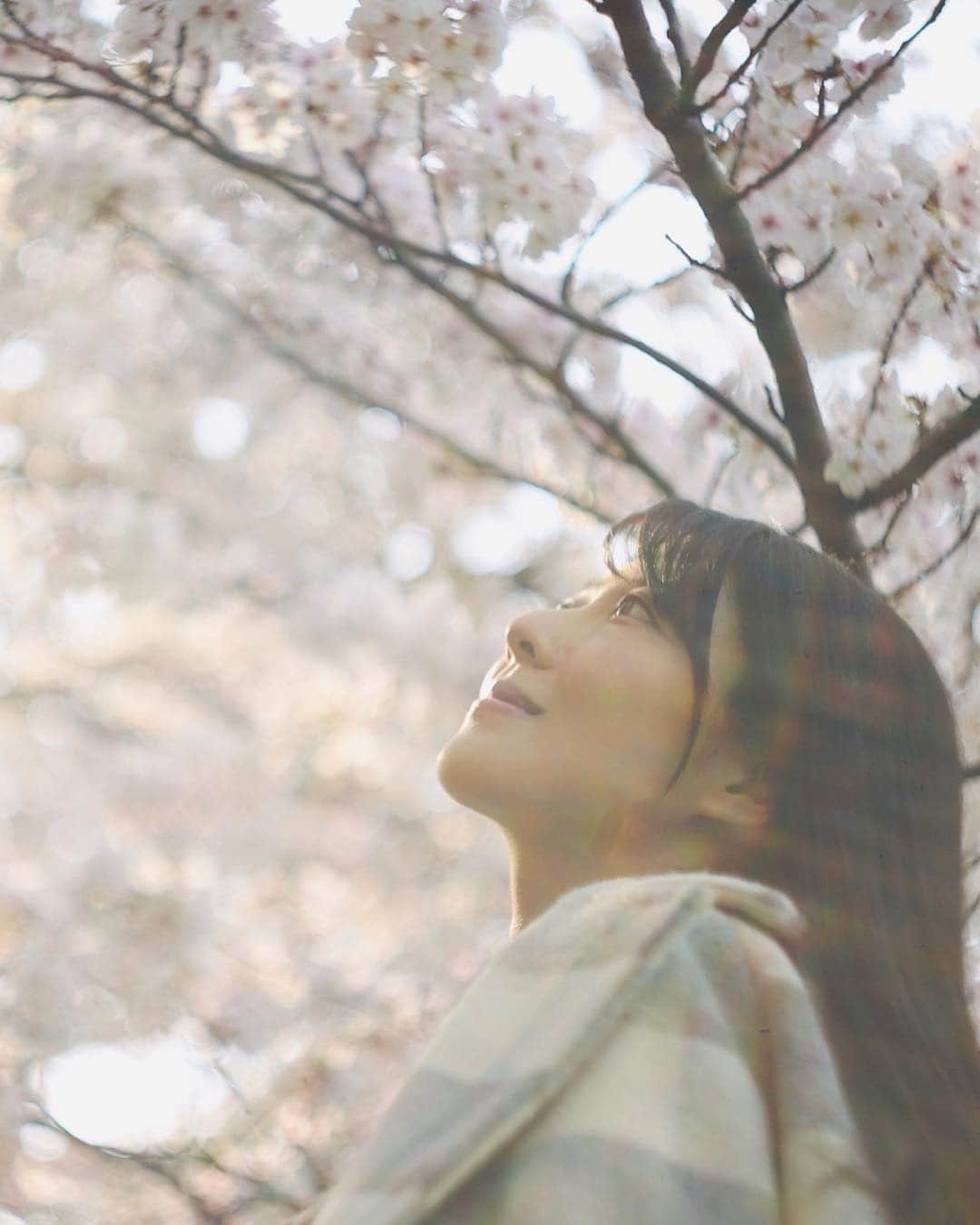 中村祐美子さんのインスタグラム写真 - (中村祐美子Instagram)「enjoyed sakura viewing🌸 always proud to be a japanese🇯🇵 . 今年はたくさんお花見しました。 日本人でよかった〜🌸🌸 お願いだから今夜の雨で散らないで😢 . お天気にもめぐまれ、あったかい日も多かったけど、夜寒くなるのがこわくてコートは必須だった・・😇笑 バルーンな袖のかわいいワンピとパステルカラーの素敵なコートは、 @u_dresser のもの。 肌寒い春にヘビロテ決定💡 . #桜 #お花見 #🌸 #令和 #令和元年 #japan #日本 #tokyo #東京 #fashion #fashionist #fashionaddict #ファッション #ファッションコーデ #ファッション好きな人と繋がりたい #コーディネート #今日のコーデ #植物のある生活 #緑のある暮らし #plantstyle #plantlife #plantsarelife #写真が好きな人と繋がりたい #写真好きと繋がりたい #写真好きな人と繋がりたい #photooftheday #photostagram #photooftheweek」4月8日 20時38分 - yumikonakamura.jp