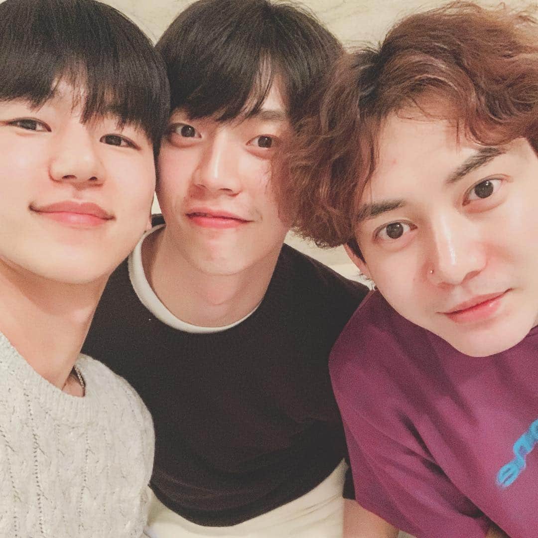 インス のインスタグラム：「비슷한듯달라 다른듯비슷해 근데 달라 근데 비슷해 달라비슷해달라비슷해달..비.. 에라이 결론은 AB쫘식들🦁🐫👽」