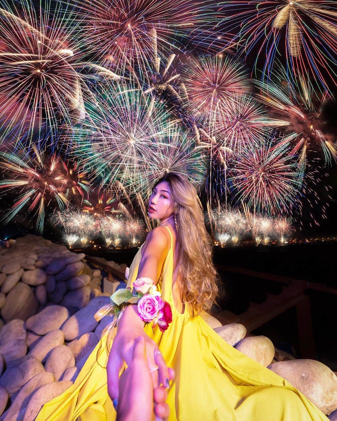 樂さんのインスタグラム写真 - (樂Instagram)「2019大甲媽祖煙火🎆 今年大甲媽祖的煙火一樣震撼一樣盛大，不過好險媽祖今年沒有顯靈下大雨🤣 首次嘗試人像煙火，大家覺得如何🤣？」4月8日 20時41分 - ygt1016