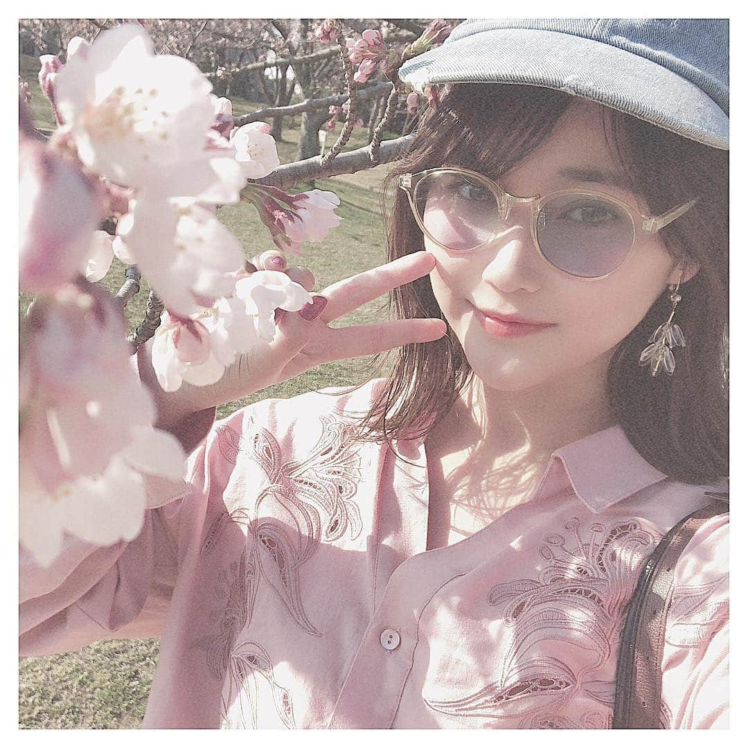 清家麻里奈さんのインスタグラム写真 - (清家麻里奈Instagram)「あたたかくなってきましたね〜🌸新生活みなさんどうですか？👀✨頑張りましょうねー✨✨✨ #桜 #お花見 #新生活 #がんばろう #今年こそ #女子会 #イベント したい💗」4月8日 20時41分 - marinas20819