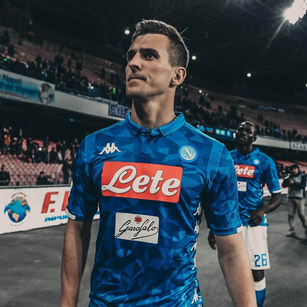アルカディウシュ・ミリクのインスタグラム：「Keep Your head up. We focus on the next important games 🙏🙏 #ForzaNapoliSempre」