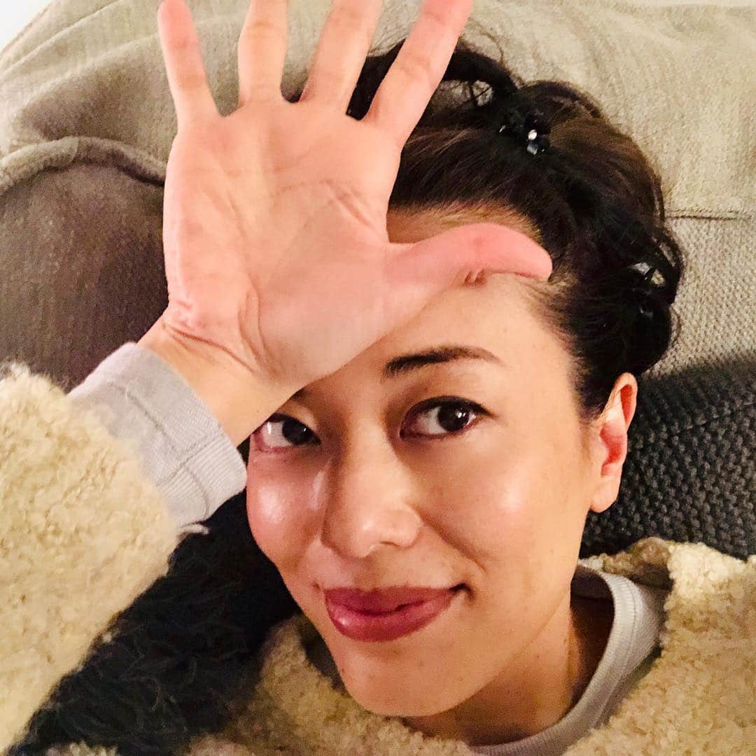 池田有希子のインスタグラム：「明日です。MXテレビの『5時に夢中！』見てください！そして、放送禁止用語とか口走って出禁にならないで下さい、私！」