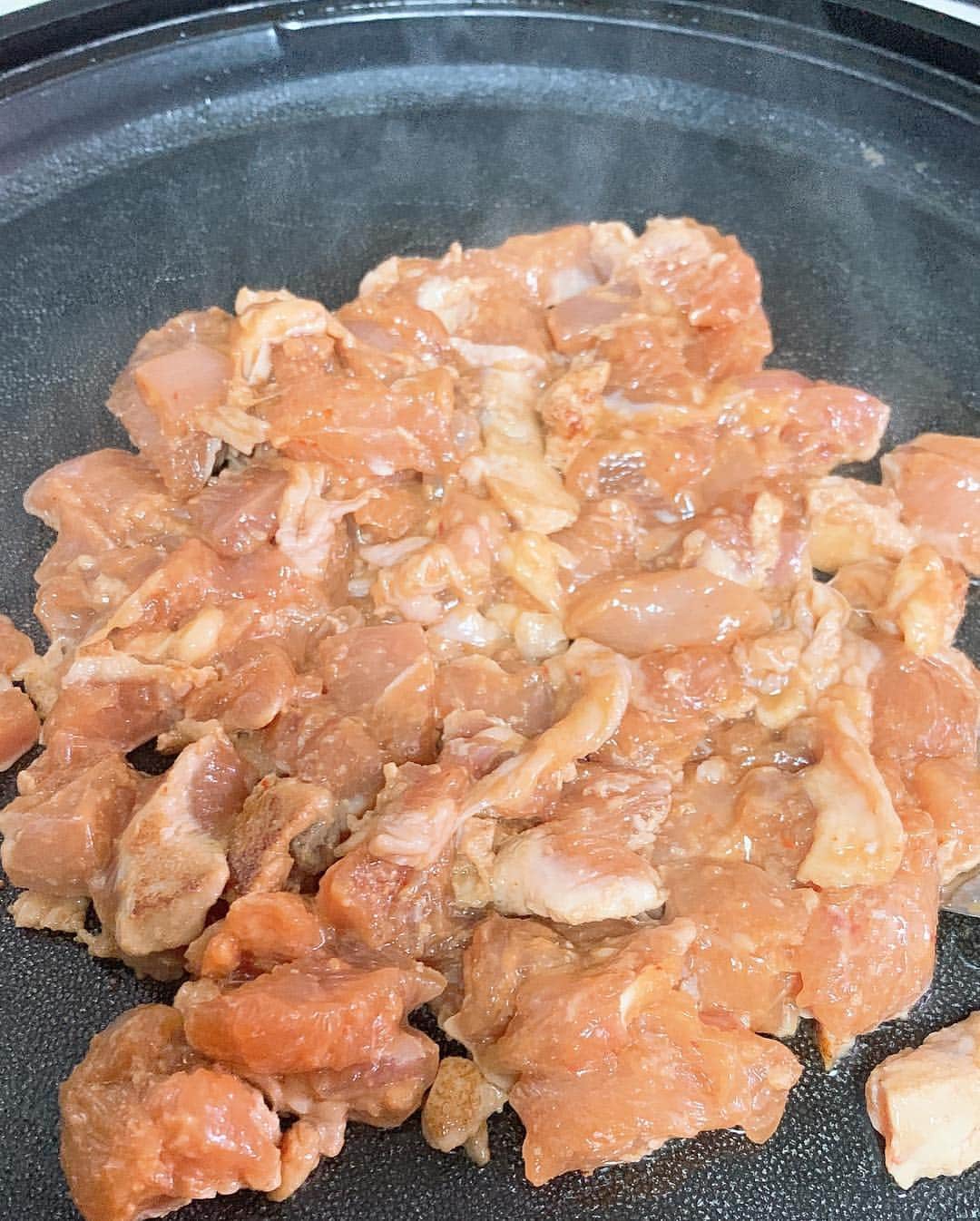 水谷雅子さんのインスタグラム写真 - (水谷雅子Instagram)「#晩御飯#おうちごはん #dinner  #萩屋のケイちゃん#鶏肉#味噌味 #ナカモのつけてみそかけてみそ  #トッピング#とろけるチーズ」4月8日 20時53分 - mizutanimasako