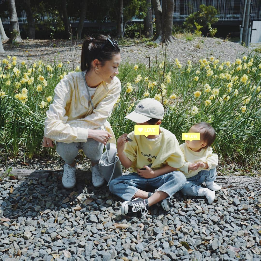 田中彩子さんのインスタグラム写真 - (田中彩子Instagram)「. 2日目はレゴランドから車で30分もかからないところにある長島スパーランドとアンパンマンミュージアムに行きました🎢 . 2日目も二人とも大はしゃぎで全力で遊んでいました😅 子供の体力は無限🤣 へとへとになったけれどすっごく楽しめたのでまたこのパターンで行きたいなと思いました💛 . おすすめパターン💛 . shirts...#editionsmr Tee... @gypsohila.jpn  leggings...#ronherman shoes...#adidas .  3月納品予定だった TAMAGO改め、LEMONカラーのトートバッグの入荷が遅れております😢 お楽しみにお待ち頂いておりますお客様方、申し訳ございません😢 4月末頃には入荷する予定ですので詳細が分かり次第instagramまたはbaseアプリのblogやプッシュ通知でお知らせさせて頂きますのでよろしくお願い致します😢」4月8日 21時03分 - ayako_tanaka_