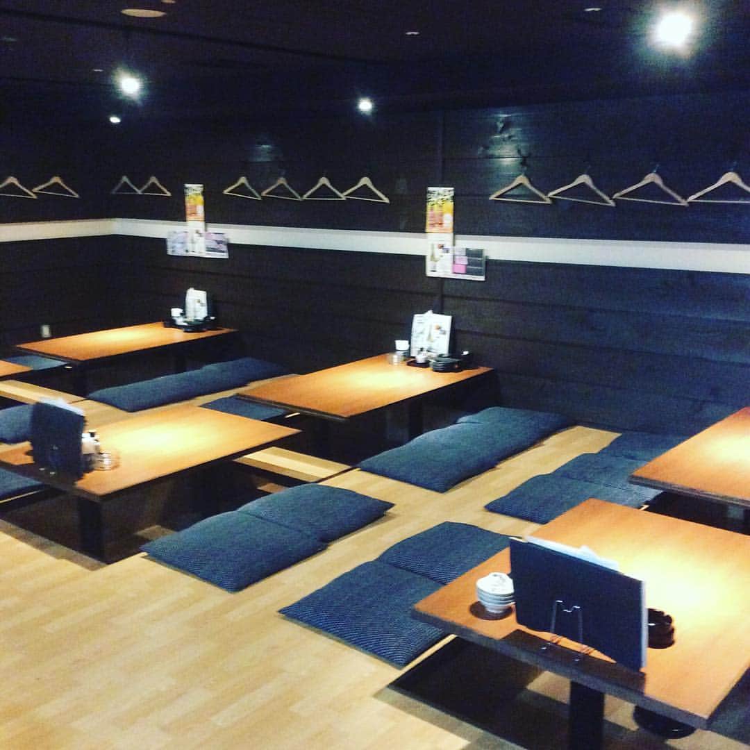 のインスタグラム：「毎度おおきに〜〜〜！！！知床漁場枚方店です(*^ω^*)新しい生活が始まる季節ですね🌸🌸🌸 歓迎会の大切な時間を知床漁場枚方店で過ごしませんか？ 沢山のご予約お待ちしております！‼️ #北海道#知床#枚方#居酒屋#駅近#宴会#歓迎会#飲み放題#ビール#日本酒」