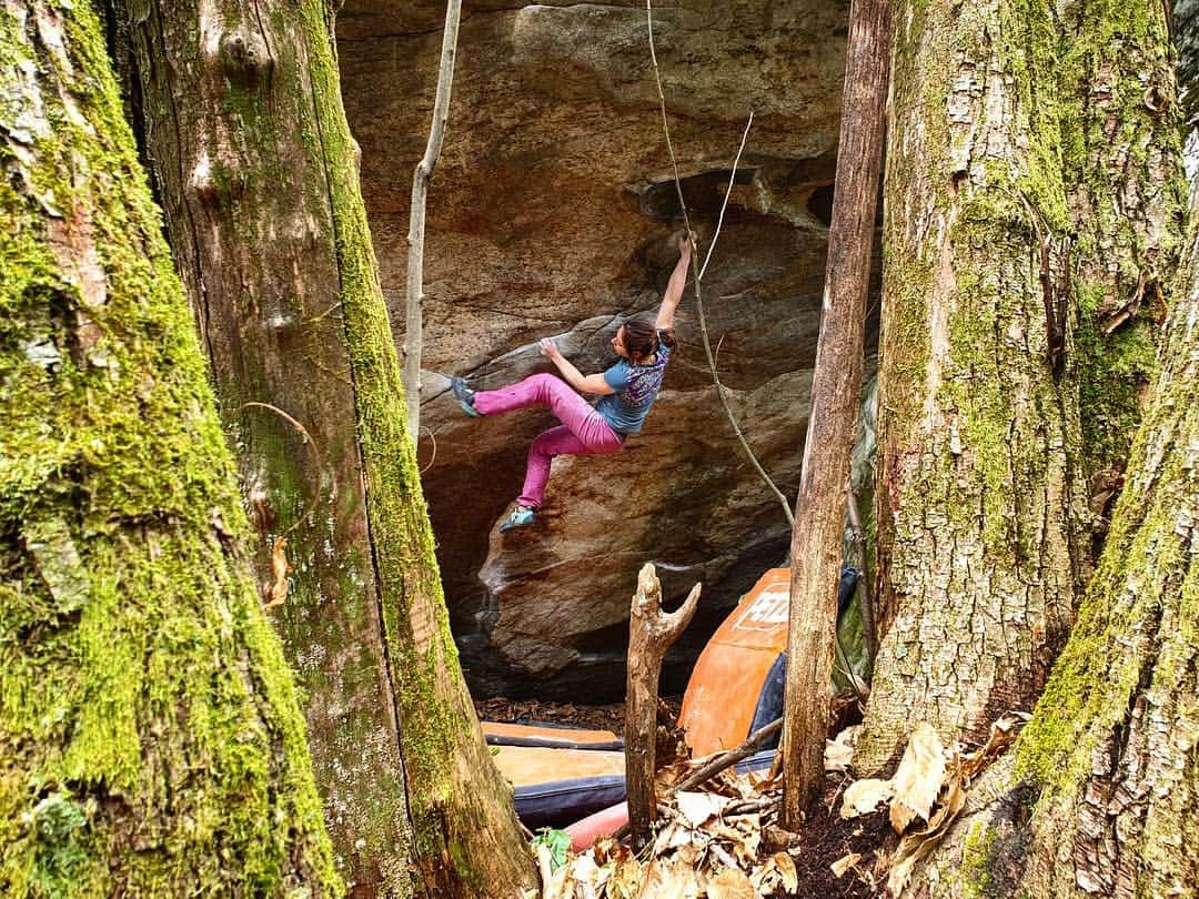 アレックス・パッチシオさんのインスタグラム写真 - (アレックス・パッチシオInstagram)「Some pics from this weekend. Did this cool climb called “Guilty of the Hilti” V11/ 8A in Brione. Felt harder than most of the 8A’s in Brione, But everyone says hard 8A and feels like maybe 8A+, so I’ll leave it as the same. The shorter you are the harder the crux is maybe since you have to get your feet up higher than you want?! Took about an hour or so to figure out. Had to figure out my foot beta for my size and then was able to repeat crux multiple times for pics. 🤷🏻‍♀️ Pics by: @robinoleary  Psyched we were able to find some dry rock!  @e9clothing_official @e9clothingusa @scarpana @petzl_official @frictionlabs @sendclimbing  #uhamikakuto #climbinggirls #climbing_is_my_life #switzerland」4月8日 20時58分 - alex_puccio89