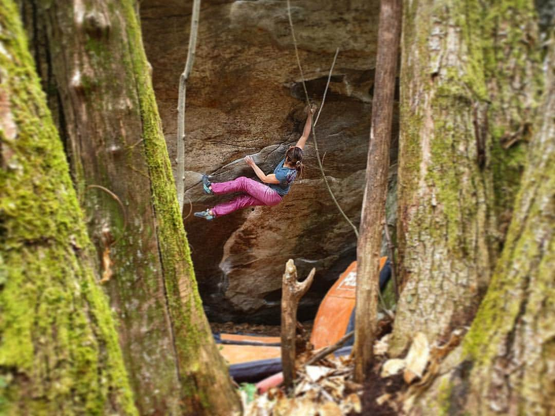 アレックス・パッチシオさんのインスタグラム写真 - (アレックス・パッチシオInstagram)「Some pics from this weekend. Did this cool climb called “Guilty of the Hilti” V11/ 8A in Brione. Felt harder than most of the 8A’s in Brione, But everyone says hard 8A and feels like maybe 8A+, so I’ll leave it as the same. The shorter you are the harder the crux is maybe since you have to get your feet up higher than you want?! Took about an hour or so to figure out. Had to figure out my foot beta for my size and then was able to repeat crux multiple times for pics. 🤷🏻‍♀️ Pics by: @robinoleary  Psyched we were able to find some dry rock!  @e9clothing_official @e9clothingusa @scarpana @petzl_official @frictionlabs @sendclimbing  #uhamikakuto #climbinggirls #climbing_is_my_life #switzerland」4月8日 20時58分 - alex_puccio89