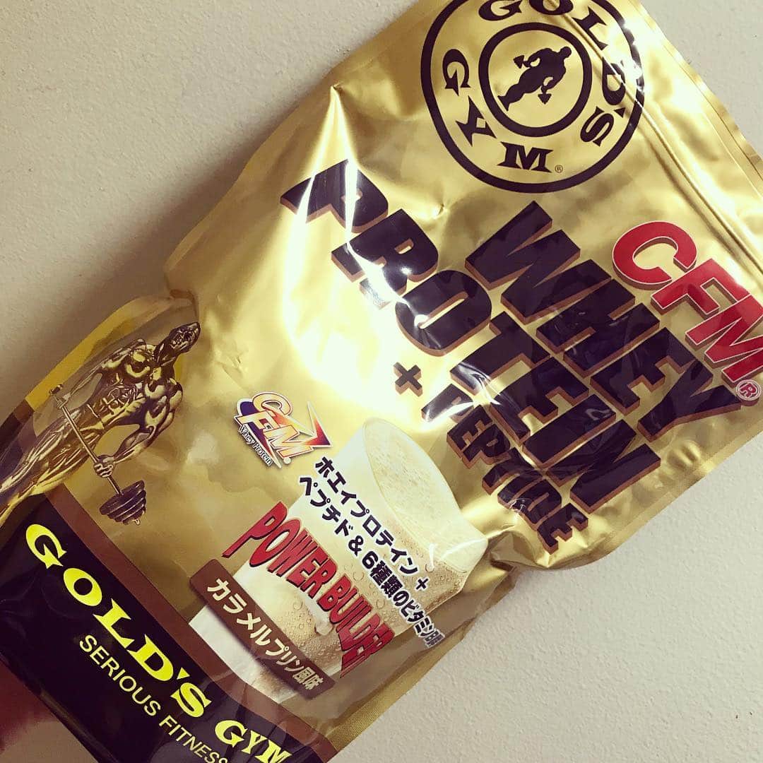 宇野薫のインスタグラム：「試合も決まったので、 プロテインをカラメルプリン🍮風味に！！ #プロテイン #サプリメント #ゴールドジムプロテイン  #ゴールドジムサプリメント」