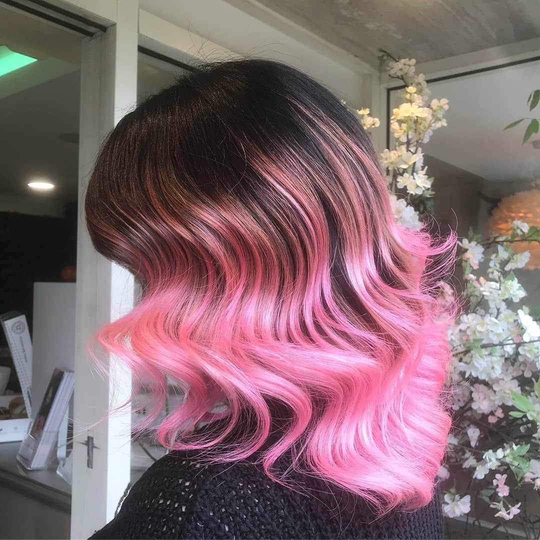 ghd hairさんのインスタグラム写真 - (ghd hairInstagram)「THINK PINK ✌️ @amberrosehair  #ghdhair #ghdhairpro #pinkhair #festivalhair #hairinspo」4月8日 21時00分 - ghdhair