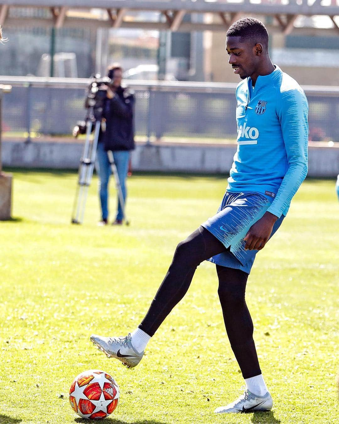 FCバルセロナさんのインスタグラム写真 - (FCバルセロナInstagram)「✨ Back in the squad 🙌 @o.dembele7」4月8日 21時02分 - fcbarcelona