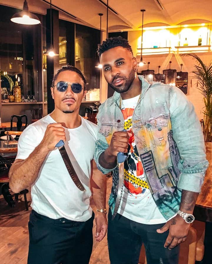 のインスタグラム：「@nusr_et gave the kid a show last night 🙏🏾 #saltbae」