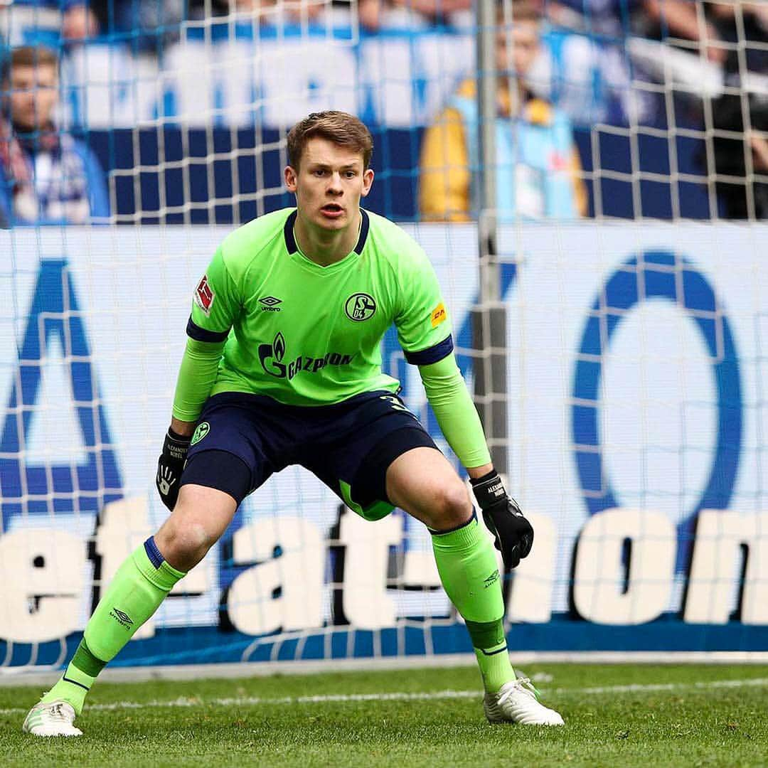 シャルケ04さんのインスタグラム写真 - (シャルケ04Instagram)「Another great performance on Saturday, Alex 👍🏼 . . @alexandernuebel #Schalke #S04 #Keeper #Football #Soccer #Knappen #WirLebenDich #🔵⚪️」4月8日 21時06分 - s04