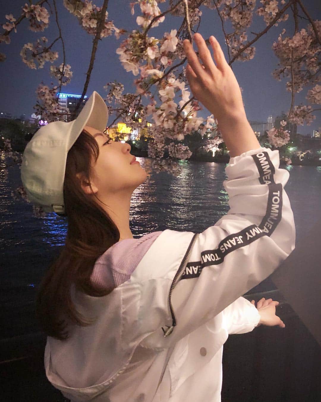 園都さんのインスタグラム写真 - (園都Instagram)「🌸🌸🌸 #cherryblossom #夜桜 #ライトアップ」4月8日 21時21分 - miyakosono_official