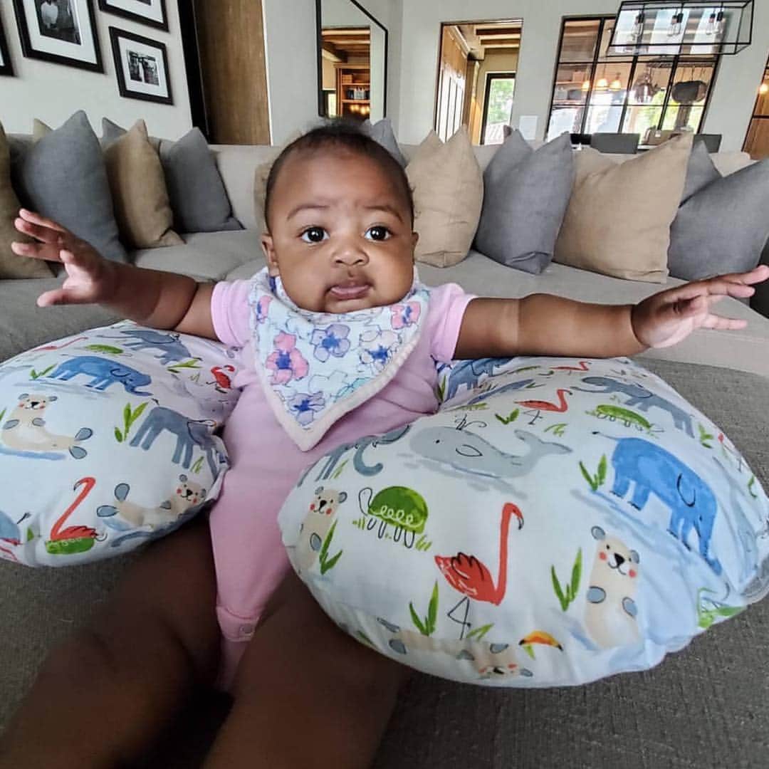 E! Onlineさんのインスタグラム写真 - (E! OnlineInstagram)「A whole Monday mood brought to you by Kaavia James, always. 😒 (📷: @gabunion)」4月8日 21時18分 - enews