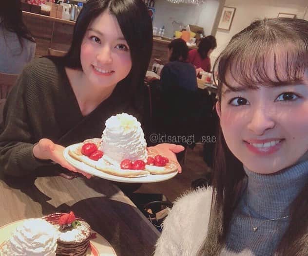 如月さえさんのインスタグラム写真 - (如月さえInstagram)「* あきらちゃんとパンケーキ🥞 .........ん？！ この画角Eggs'n Thingsの時と一緒だ😂 🍓.◦* #FLIPPERS #あまおうのふわもち包み * #japanesefood #instafood #photo_jpn #photostagram #bestphoto_japan #loveeating #ilovefood #pancake #soufflepancake #카페스타그램 #먹스타그램 #팬케이크 #프렌치토스트 #我的最愛 #パンケーキ巡り #パンケーキ女子 #デザートは別腹 #スフレパンケーキ #フリッパーズ *」4月8日 21時24分 - kisaragi_sae