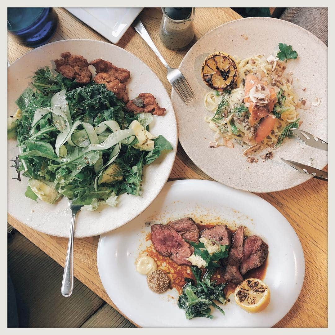 EMILY/BLUEさんのインスタグラム写真 - (EMILY/BLUEInstagram)「美味しかったし、 満腹満足🌸🌸🌸 #lunch #cafe #salad #steak #pasta #lifestyle #yummy #自由が丘 #カフェ #ランチ」4月8日 21時31分 - emilybluejewelry0220