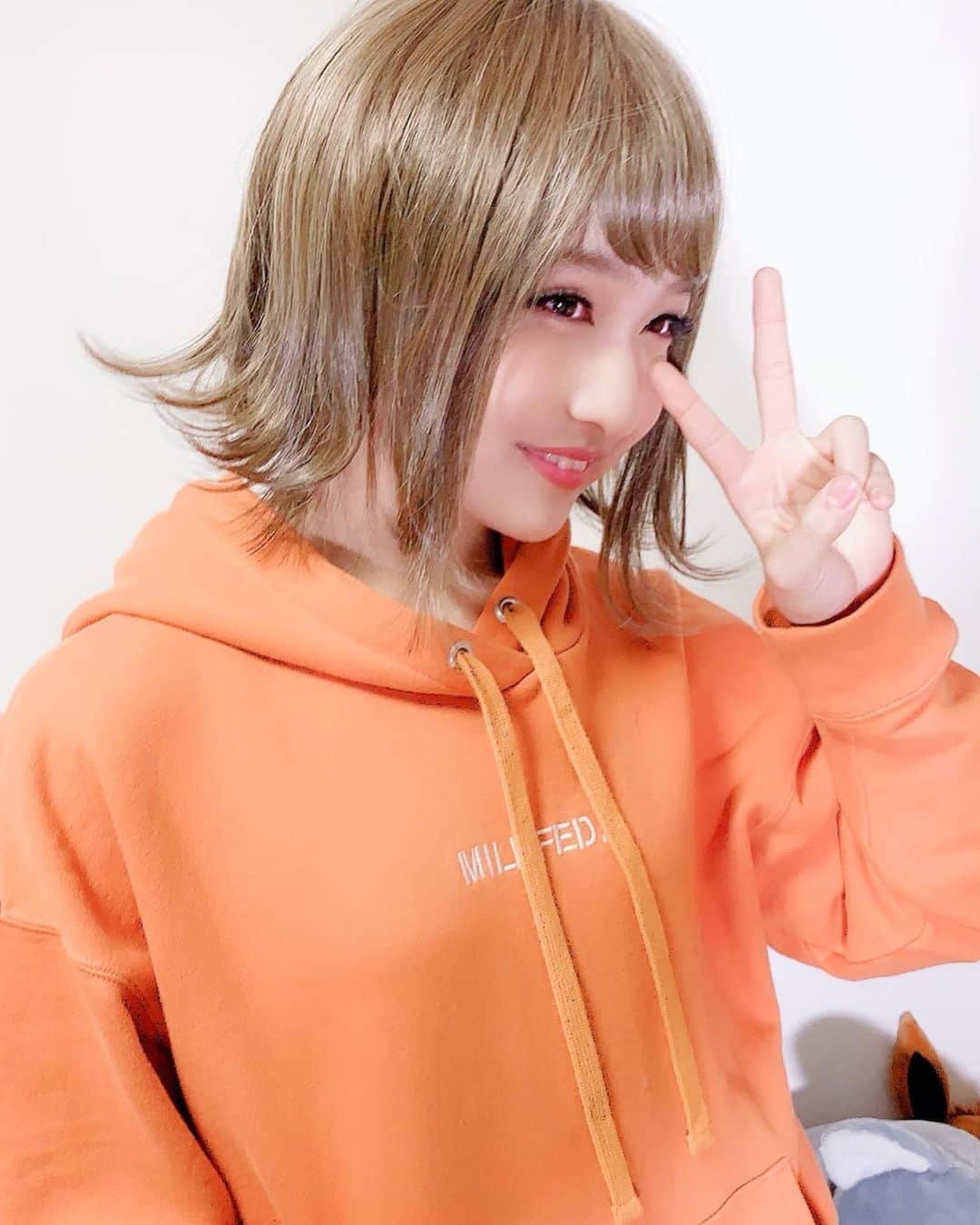 りりりさんのインスタグラム写真 - (りりりInstagram)「金髪✖️ボブ✖️ギャルメイク よききプレゼンツ😉😉😉 YouTube見てね😉 ・ ・ #りりり  #中学2年生 #ギャルメイク #ウィッグ #だよ #4枚目 #よきき #ありがとう」4月8日 21時41分 - ririri1116