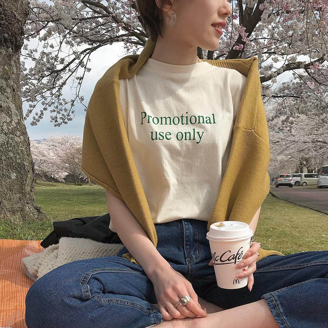 ukapiさんのインスタグラム写真 - (ukapiInstagram)「. . #dholic の👖と#ロゴt . #お花見コーデ 🌸 . . #桜#お花見#dholicsnap」4月8日 21時48分 - ukapi