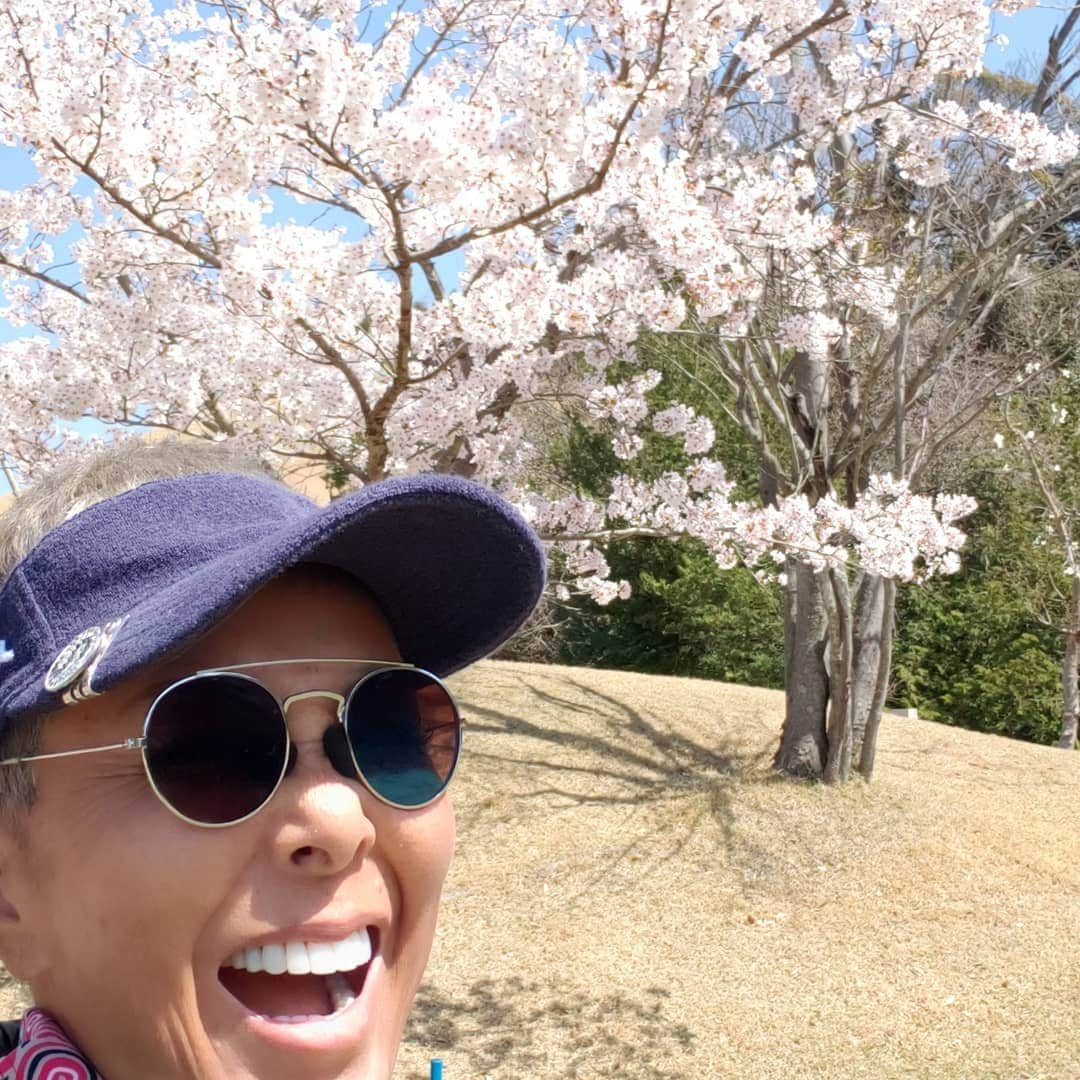 ピーターさんのインスタグラム写真 - (ピーターInstagram)「飛騨から、三重県に❤️ ｢ローモンドゴルフクラブ｣ 名古屋から友人集まり、ミニコンペです‼️ なんと川上憲伸さんも(笑) 晴天で、桜も満開❗ #ピーター　#池畑慎之介#川上憲伸　#三重県 #亀山　#ローモンドゴルフクラブ　#キャンピングカー」4月8日 21時44分 - oziba1952