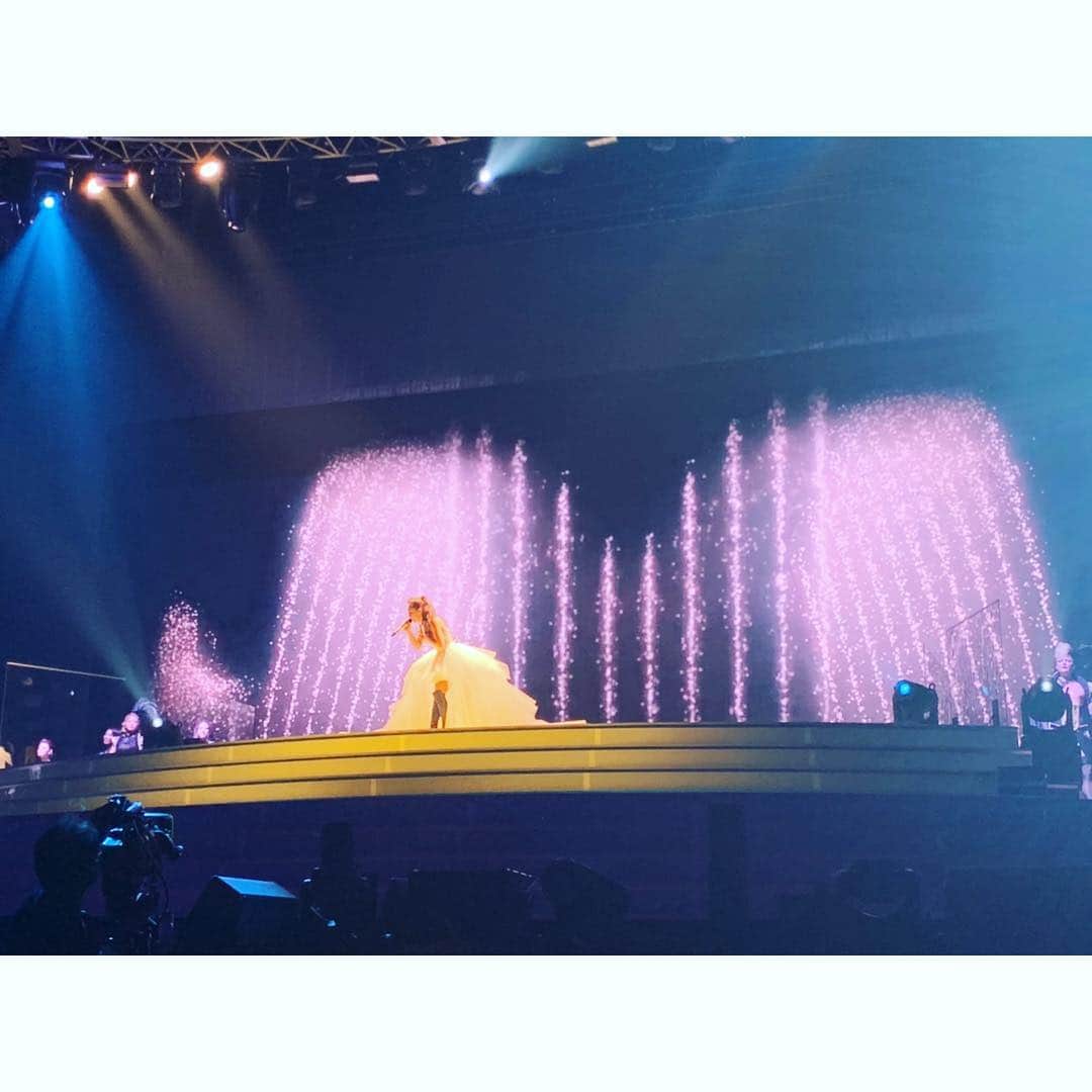 杉山佳那恵さんのインスタグラム写真 - (杉山佳那恵Instagram)「大好きな浜崎あゆみ様 @a.you live💗💗💗 あーーー本当に美しかった(о´∀`о) ・ ゆんちゃん @yunkoro519 としーちゃん @mutoshizuka0204 と未だに、みんなでLiveの余韻から覚めやらず。もはや覚めないでおくれ😋💗 ・ 写メがOKで撮りたいけど観たい気持ちが勝ってしまい、後から見たらほぼ後ろ姿の写真しかないという。がーーーん(ﾉД`) ・ 昨日はafter partyに招待いただき本当に幸せで楽しい時間を過ごしました💗 めちゃくちゃ嬉しかったです😋💕 ・ ・ #浜崎あゆみ 様#ありがとうございます#live#21st#anniversary#おめでとうございます#powerofa^3#埼玉スーパーアリーナ#感動#最高#大好き」4月8日 22時05分 - kanaxxy_0421