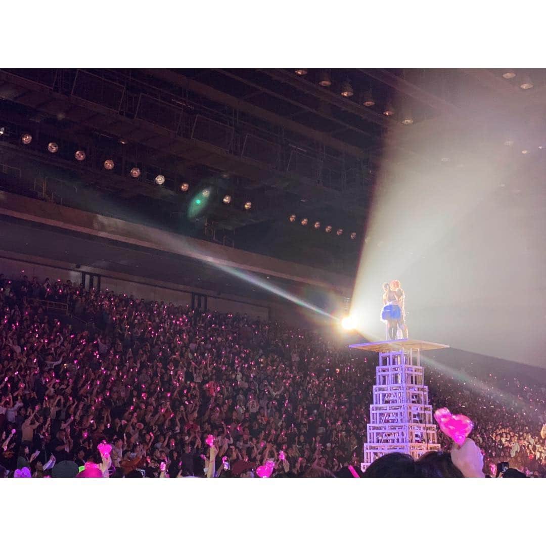 杉山佳那恵さんのインスタグラム写真 - (杉山佳那恵Instagram)「大好きな浜崎あゆみ様 @a.you live💗💗💗 あーーー本当に美しかった(о´∀`о) ・ ゆんちゃん @yunkoro519 としーちゃん @mutoshizuka0204 と未だに、みんなでLiveの余韻から覚めやらず。もはや覚めないでおくれ😋💗 ・ 写メがOKで撮りたいけど観たい気持ちが勝ってしまい、後から見たらほぼ後ろ姿の写真しかないという。がーーーん(ﾉД`) ・ 昨日はafter partyに招待いただき本当に幸せで楽しい時間を過ごしました💗 めちゃくちゃ嬉しかったです😋💕 ・ ・ #浜崎あゆみ 様#ありがとうございます#live#21st#anniversary#おめでとうございます#powerofa^3#埼玉スーパーアリーナ#感動#最高#大好き」4月8日 22時05分 - kanaxxy_0421