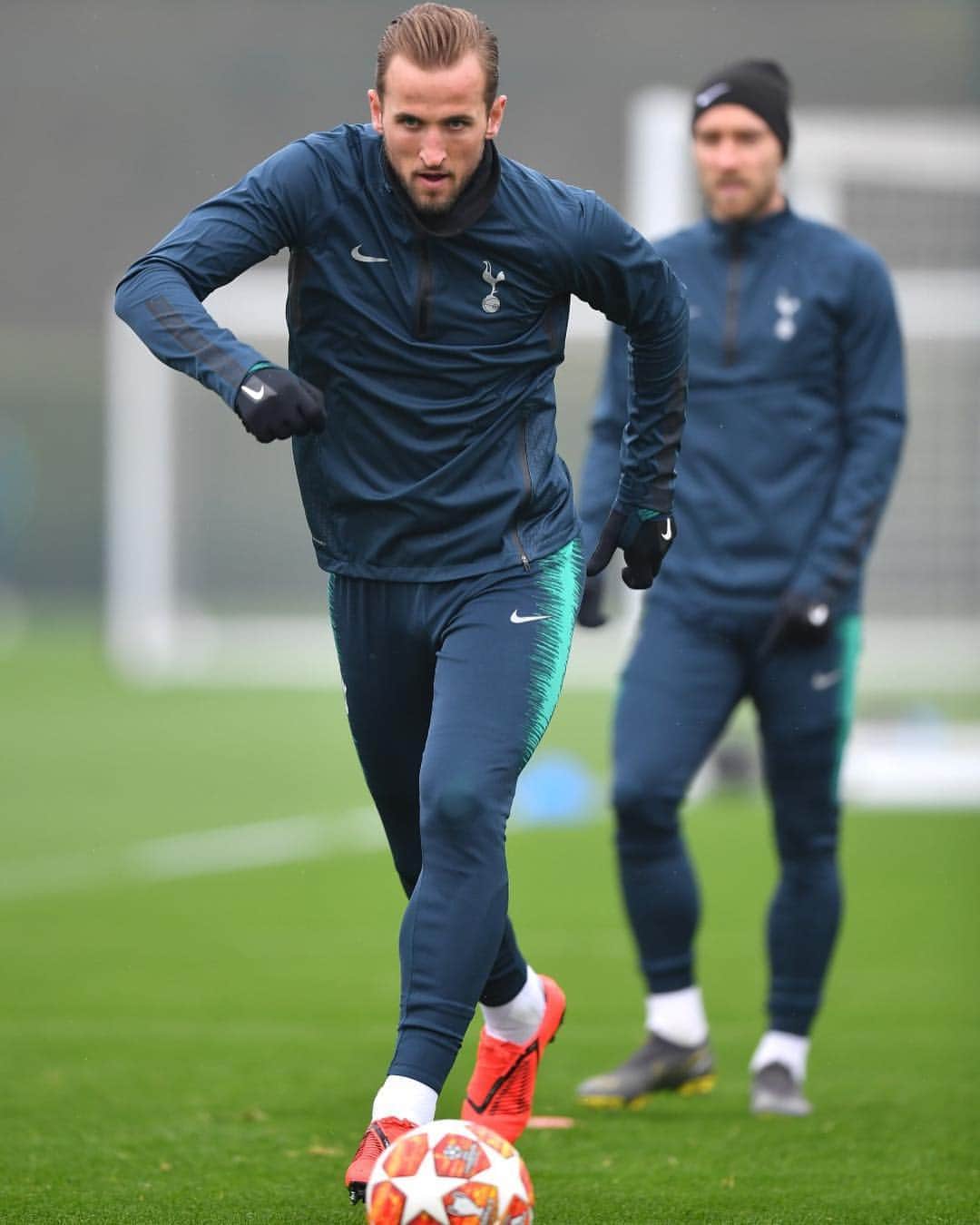 ハリー・ケインのインスタグラム：「Ready for Champions League under the lights at our new stadium. 👌 #COYS #UCL」