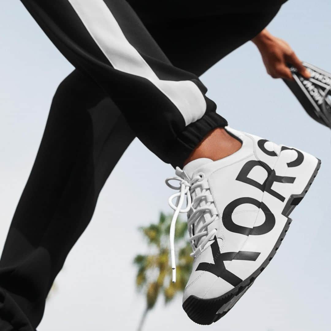 マイケルコースさんのインスタグラム写真 - (マイケルコースInstagram)「Fit to print: the Cosmo trainer.  #MichaelKors #MKSneakers」4月8日 22時00分 - michaelkors
