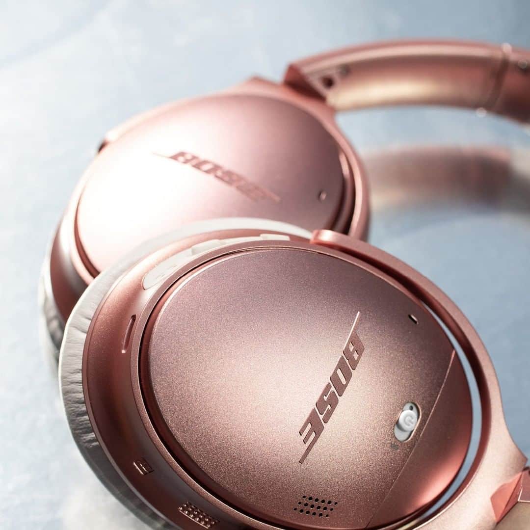BOSEさんのインスタグラム写真 - (BOSEInstagram)「Now you don’t have to wait for Wednesdays to wear pink. The new Limited Edition Rose Gold #QC35 II headphones are now available. Click the link in bio to pre-order on @amazon or Bose.com. #PrettyInPink .  U.S., Canada and Mexico only. Other countries coming soon.」4月8日 22時01分 - bose
