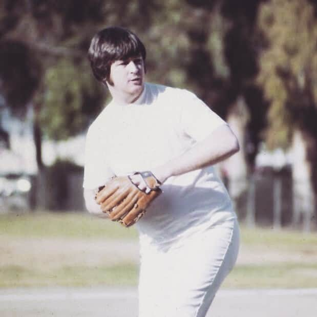 ブライアン・ウィルソンさんのインスタグラム写真 - (ブライアン・ウィルソンInstagram)「It's baseball season! Brian having a catch, 1966. #1966 #baseball #catch」4月8日 22時22分 - brianwilsonlive