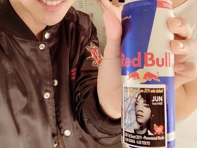 手島章斗さんのインスタグラム写真 - (手島章斗Instagram)「JUN(from U-KISS) 1st Event 2019 ~Phenomenal World~🔥🔥 かずくんと2人で ゲスト出演させて頂きました！🙏 キスミーさん温かすぎました、、 本当に感謝感謝ですm(__)m ありがとうございます！！ そしてCollarsのオレンジもたくさんあった😭 みんな本当にありがとー😭 心強かったです！！ 2017年にコラボ配信した、「ABSTRACT」 やっと初めてJUNと歌えて、 U-KISSさんの Face Offも歌わせてもらって 楽しくて、楽しくて、楽しくて、楽しすぎました！！！ JUNさいこーだ！！！🔥🔥 また絶対一緒に歌おうね！  改めておめでとう^ ^！ #JUN #ukiss #solidemo  #手島章斗 #佐々木和也」4月8日 22時16分 - akito_solidemo_official