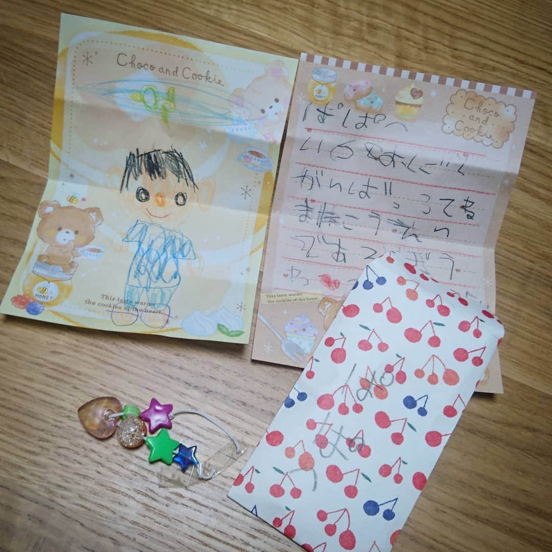のインスタグラム：「家に帰ったらテーブルに娘からお手紙。 娘寝てる。起こしてありがとうって言いたい。けど起こさない。起こしたい。我慢。」
