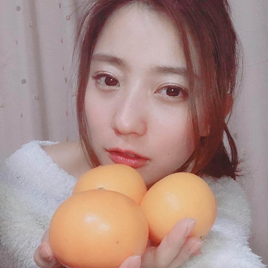 段文凝のインスタグラム：「みかん🍊をたくさんいただきました〜！ 色も濃くて新鮮ですごーく甘かったですよ〜💗 #築地 #みかん#ビタミン」